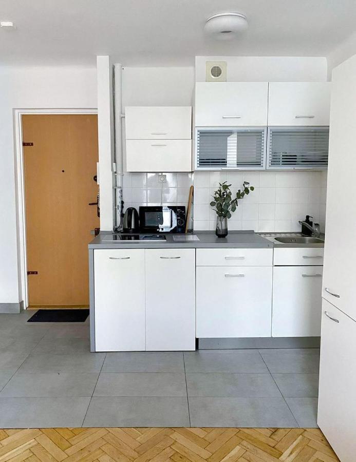 Halby Apartment Chlodna 15 Warschau Buitenkant foto