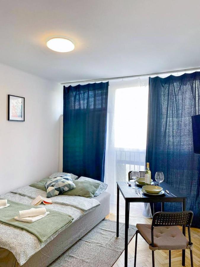 Halby Apartment Chlodna 15 Warschau Buitenkant foto